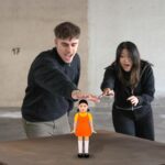 Squid Game Young Hee Bambola Elettronica - immagine 3