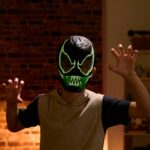 Marvel Spider-Man VenomVersus maschera di Venom che si illumina al buio - immagine 3