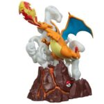 Pokemon Select Deluxe Collector Statue CHARIZARD con effetti luminosi - immagine 2