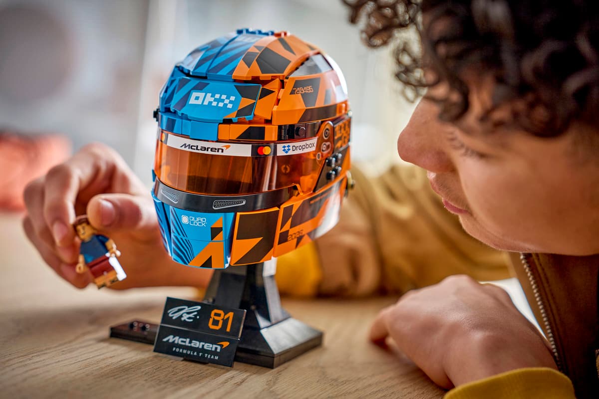 4685711ae95e7f7fed24d784491bad27682ec7b.jpg Casco di Oscar Piastri McLaren Mastercard F1 Team - immagine 1