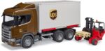Camion UPS Logistica Scania Super 560R con carrello elevatore
