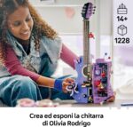 La chitarra bicolore di Olivia Rodrigo - immagine 2