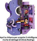 La chitarra bicolore di Olivia Rodrigo - immagine 3